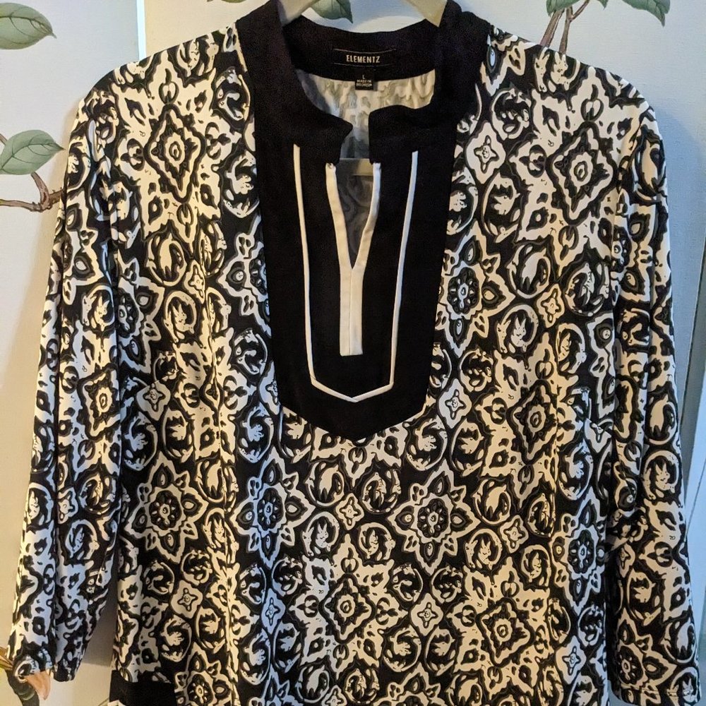 Elementz tunic black and white knit, border